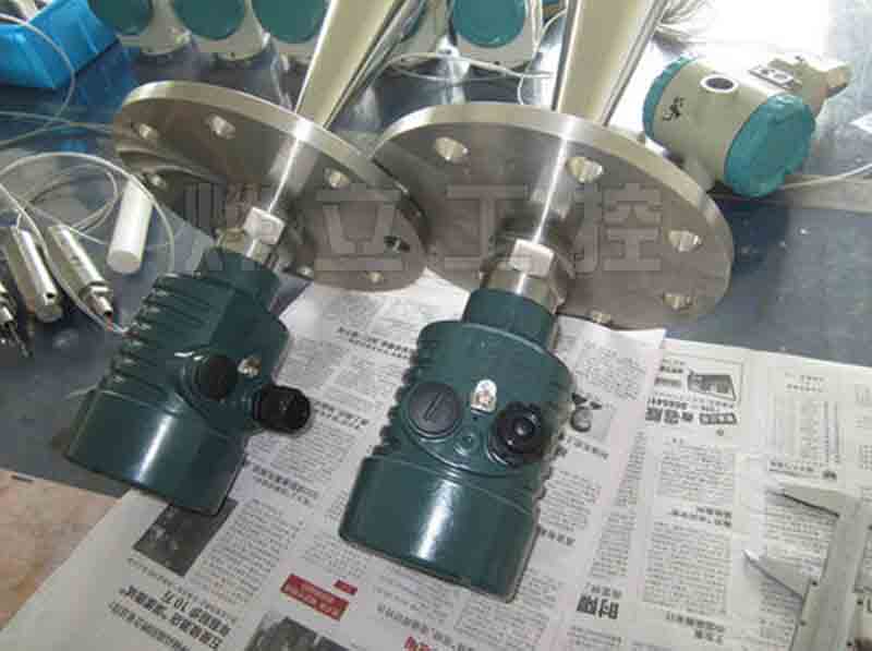 燁立雷達液位計實物圖